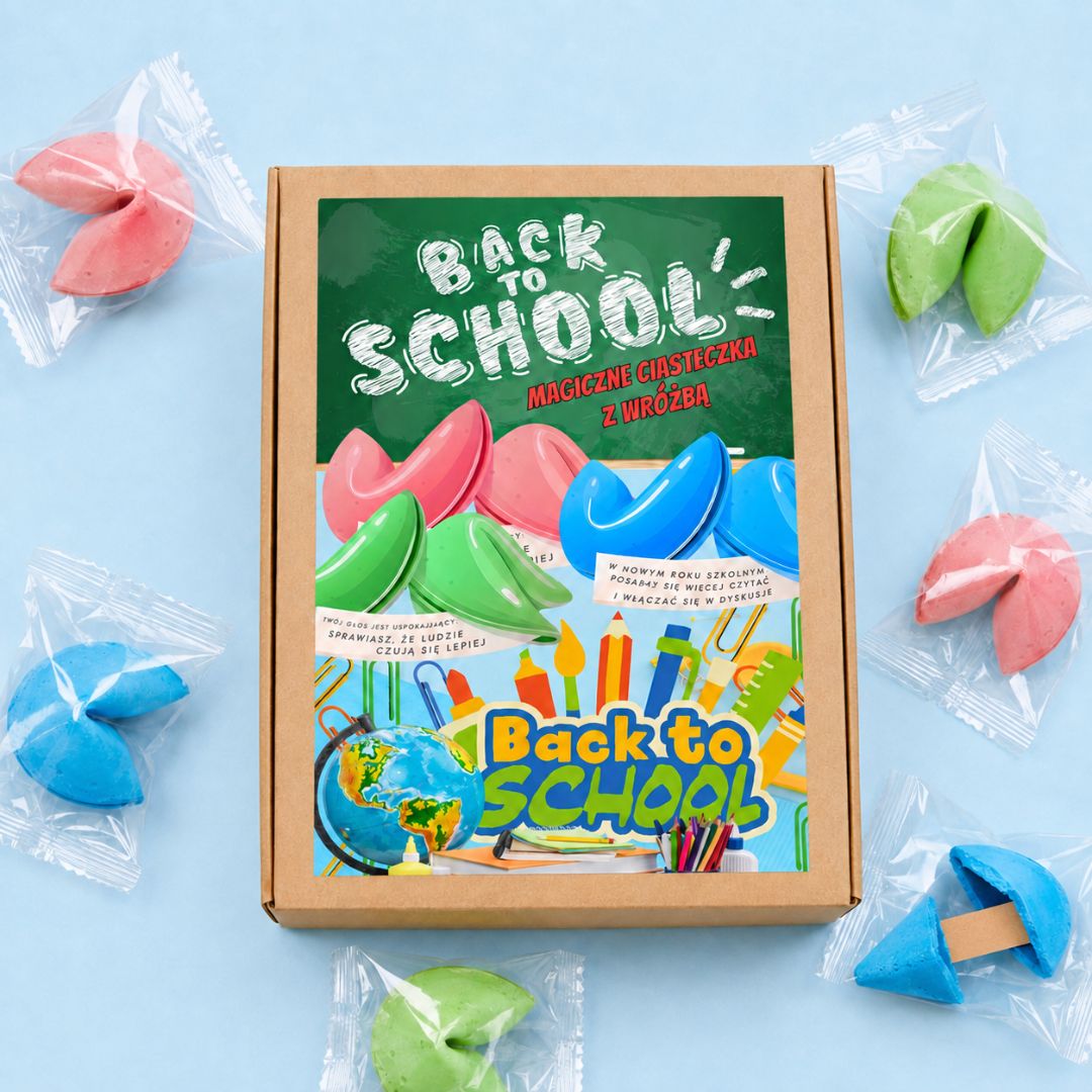 Kolorowe ciasteczka z wróżbą Back to School w transparentnych foliach, w kartoniku z ozdobną etykietą